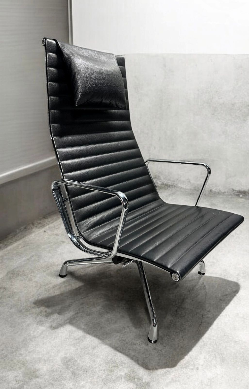 Charles & Ray Eames Aluminium Chair Ea 124 – Lounge 1958 photo furniture