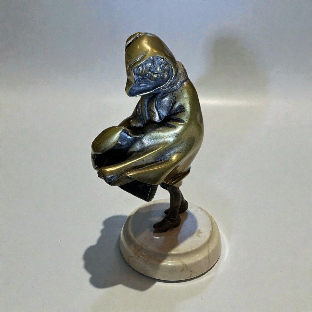 An Art Deco Patinated Bronze Figure Of A Young Girl. H. Chiparus photo vinterior