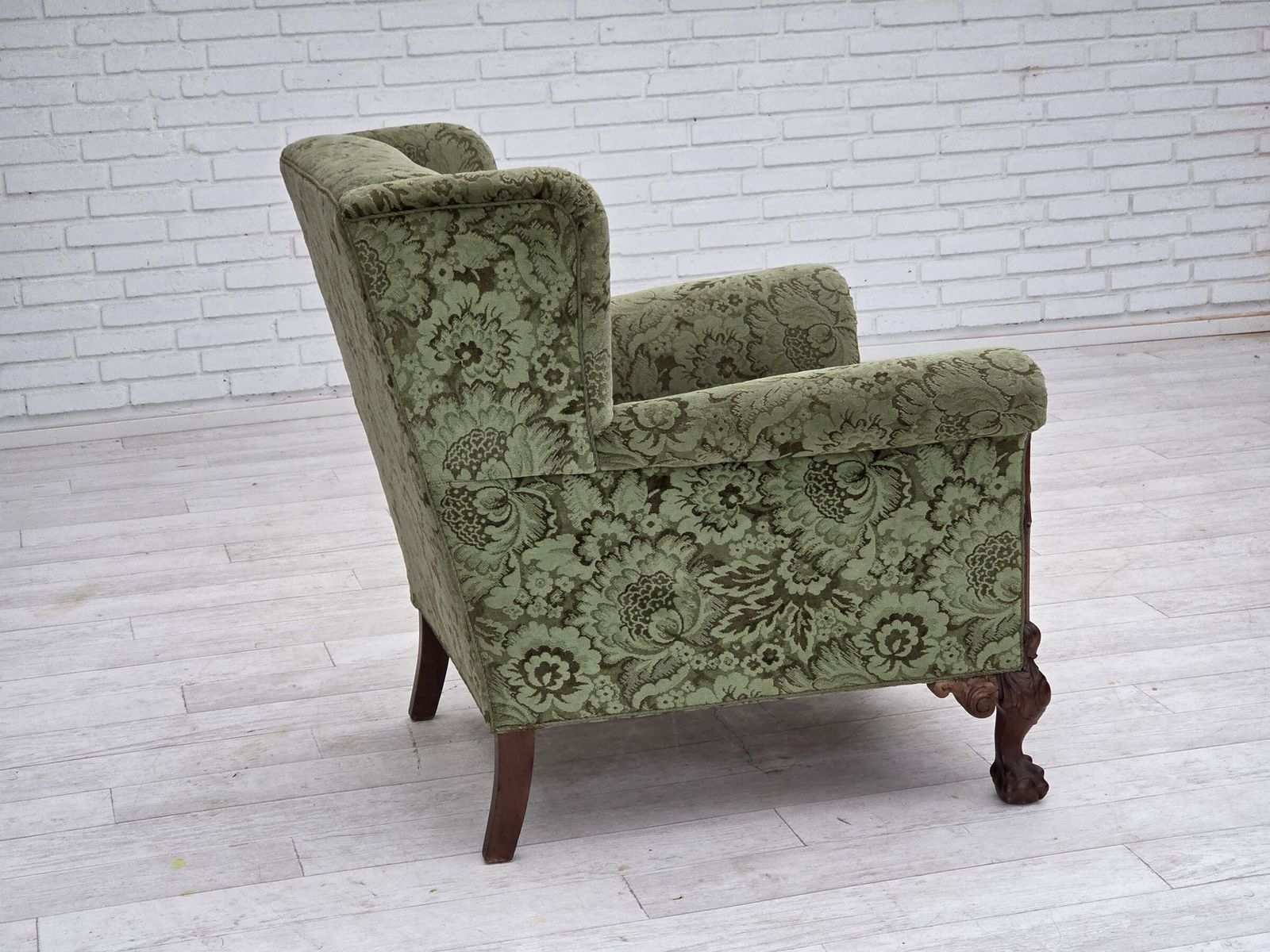 1950s, Danish Relax Armchair, Green Furniture Velour, Carved Oak Wood. photo vinterior