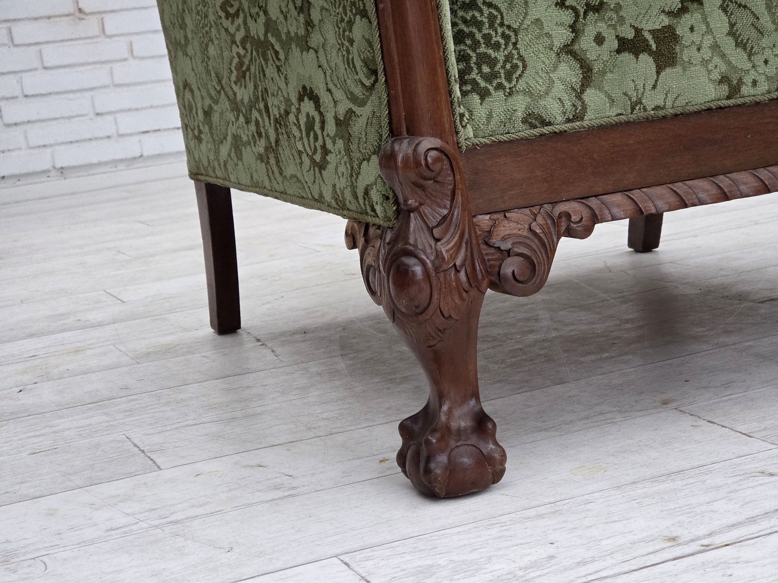 Jaren 1950, Deense Relax Fauteuil, Groen Meubelvelours, Gesneden Eikenhout. photo buy