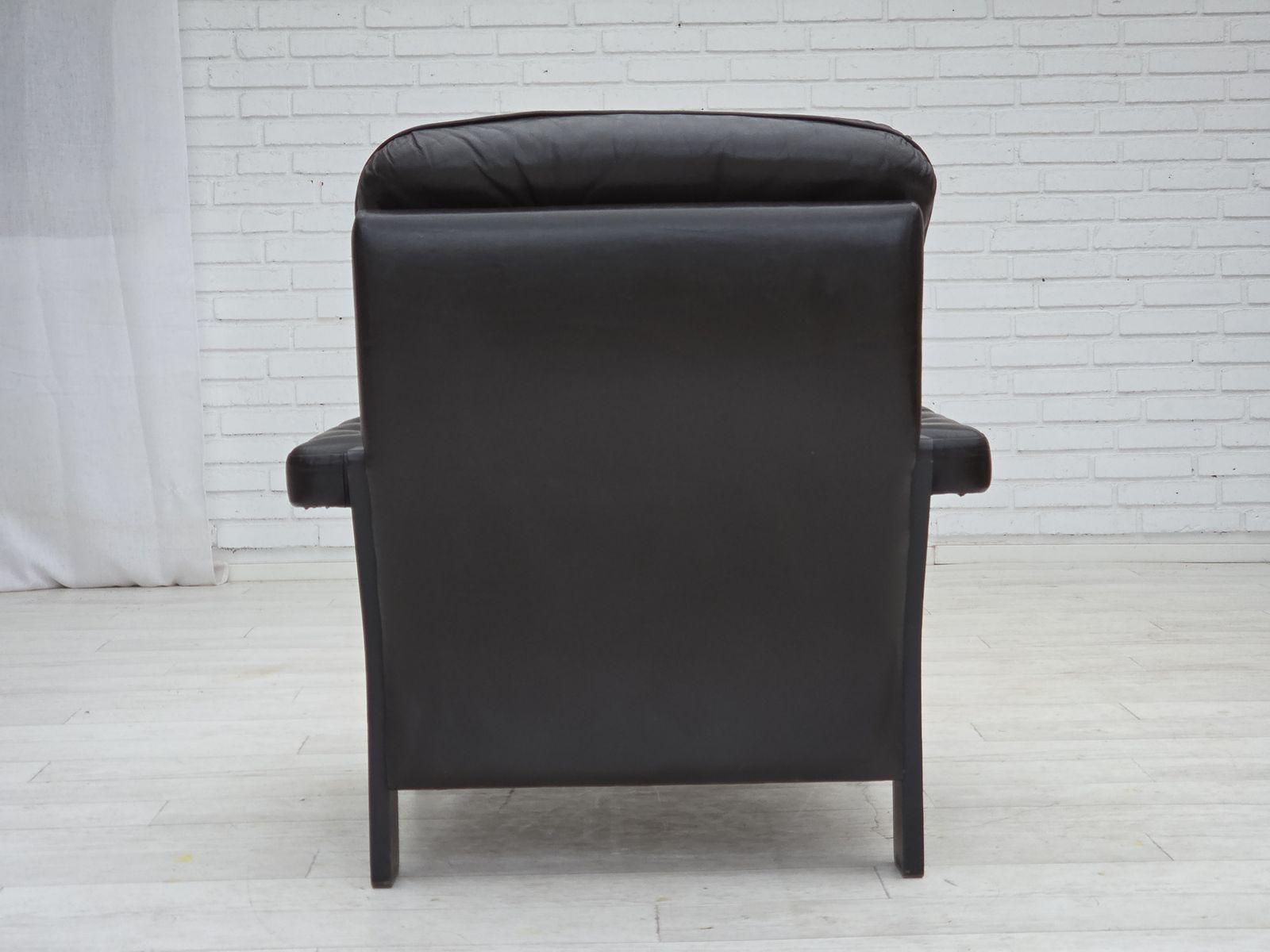 Jaren 1970, Deense Fauteuil, Bruin Meubeleer, Eikenhout. photo vintage