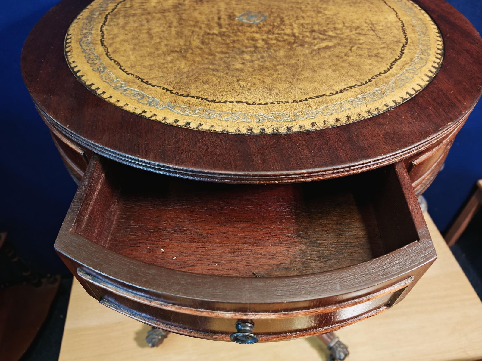 photo furniture Vintage Mahogany 2 Drawer Drum Table With Leather Top