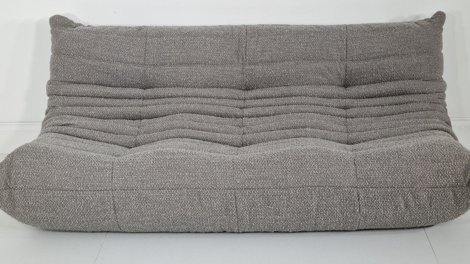 Ligne Roset Togo 3 Seater In Grey Boucle Excellent Condition photo furniture