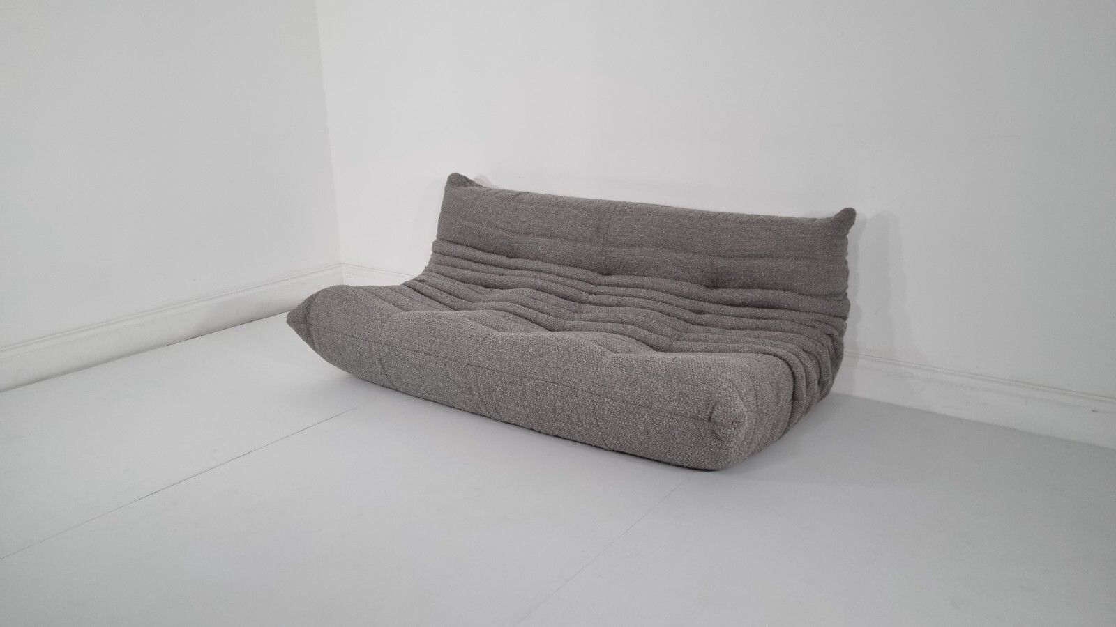 photo vinterior Ligne Roset Togo 3 Seater In Grey Boucle Excellent Condition