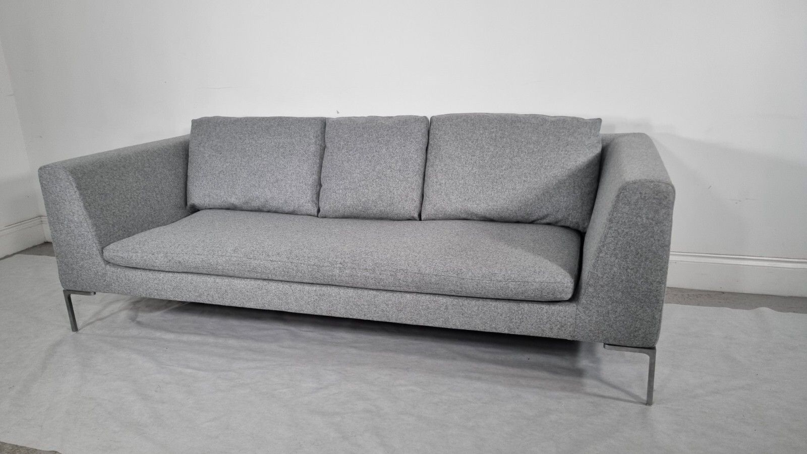 Bb Italia Charles Sofa In Luxuriously Soft Light Grey Wool Impeccable Condition photo for sale