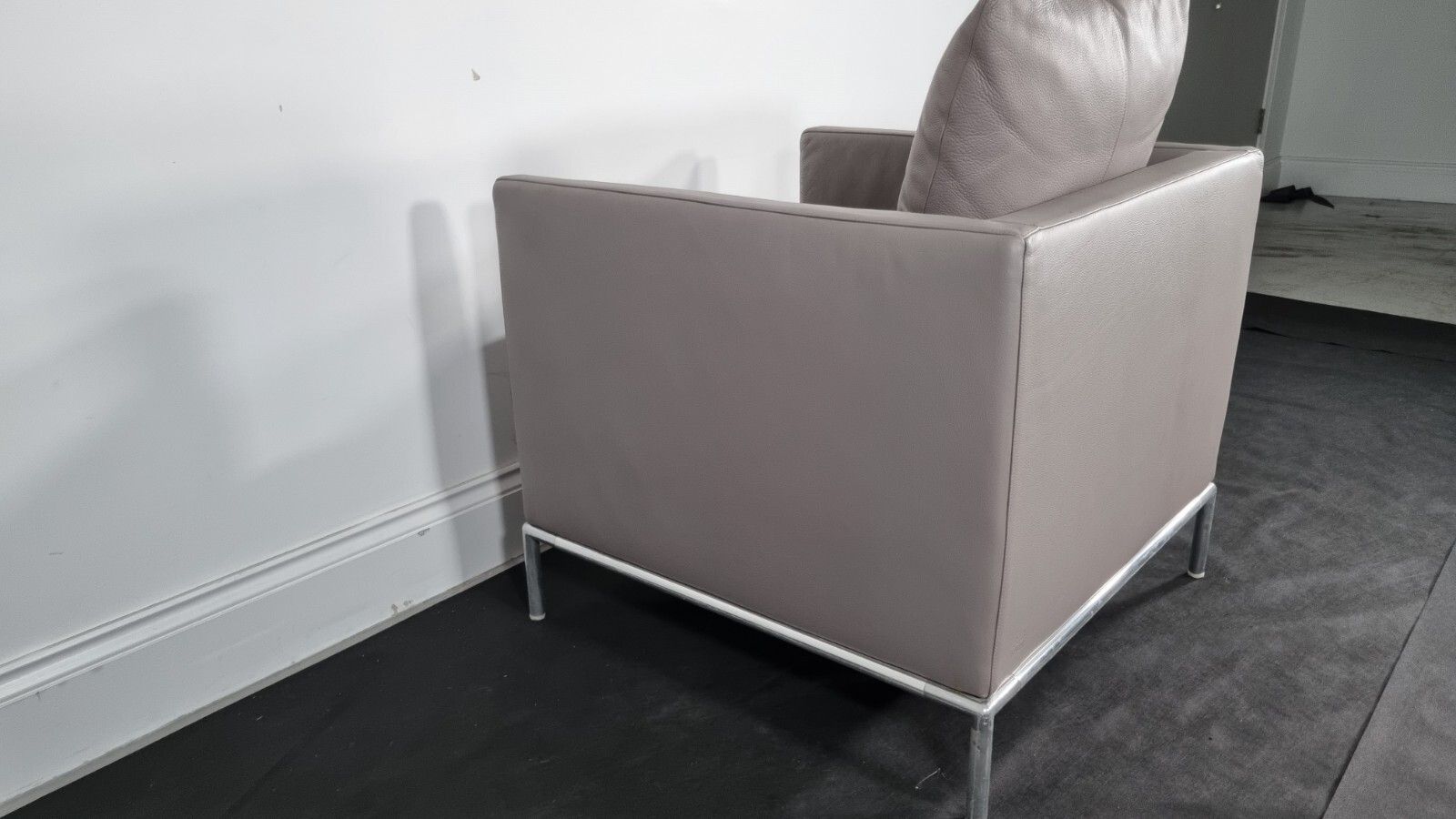 Bb Italia George Chair In Soft Grey Leather (Item3) Very Good Condition photo 1260.0