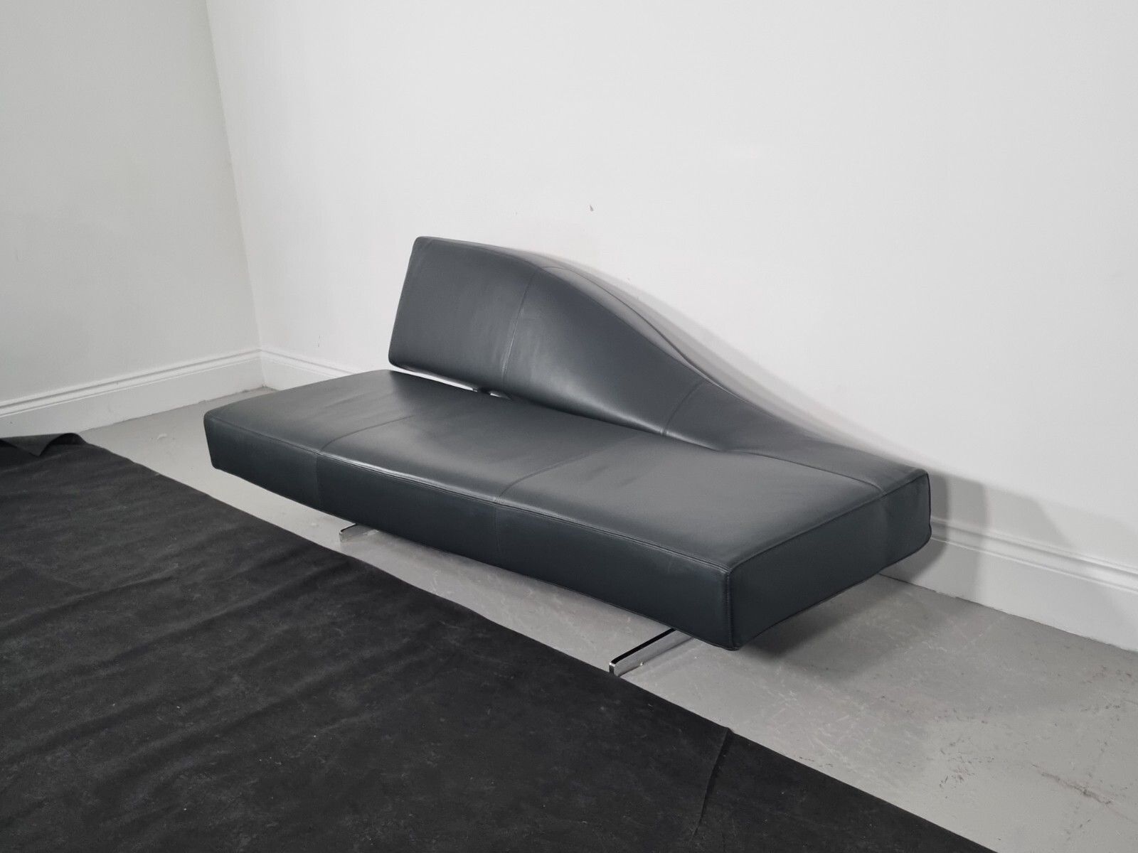 Cassina Aspen Chaise In Luxurious Dark Charcoal Leather Immaculate Condition photo vintage