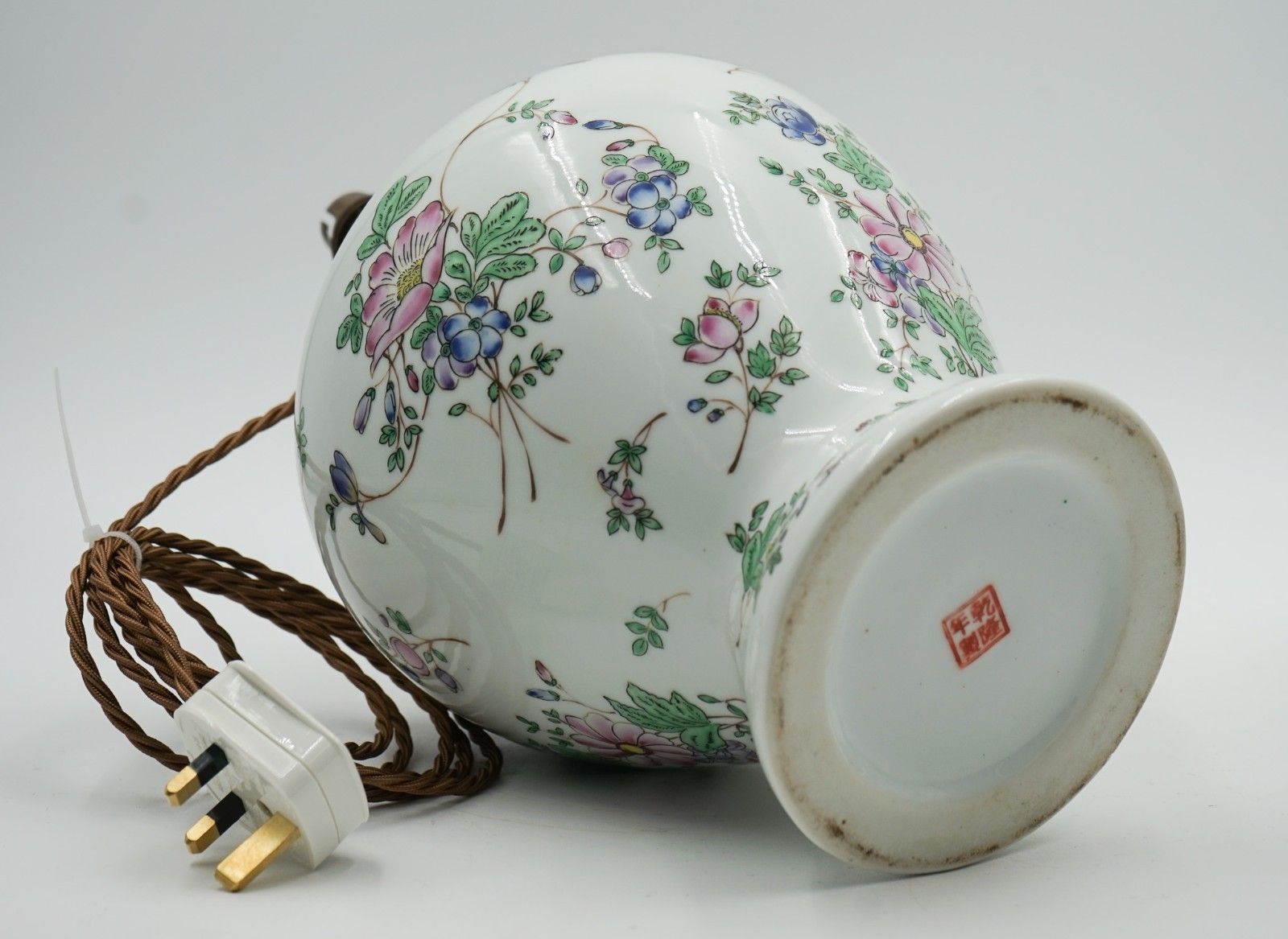 photo furniture Pair Of 1960's Chinese Qianlong Nian Zhi Porcelain Vases Converted Table Lamps