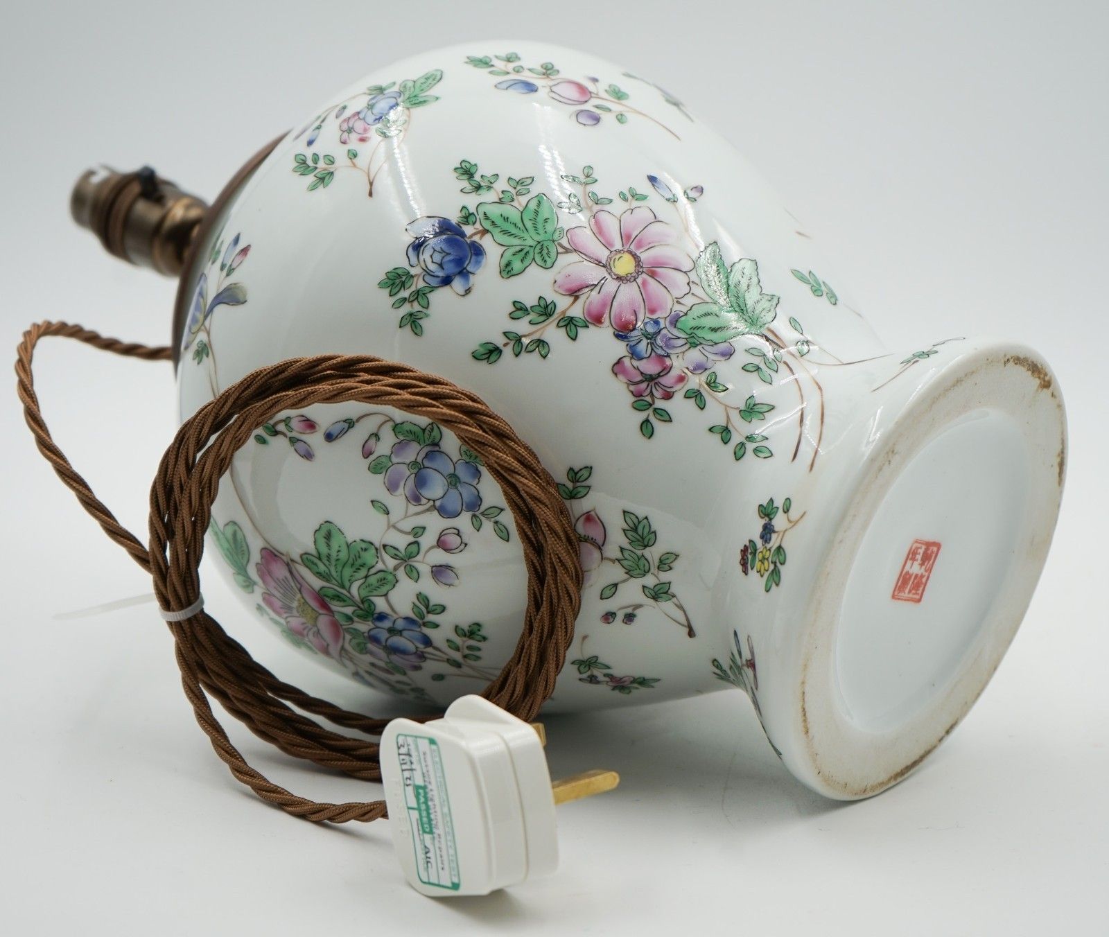 photo vintage Pair Of 1960's Chinese Qianlong Nian Zhi Porcelain Vases Converted Table Lamps