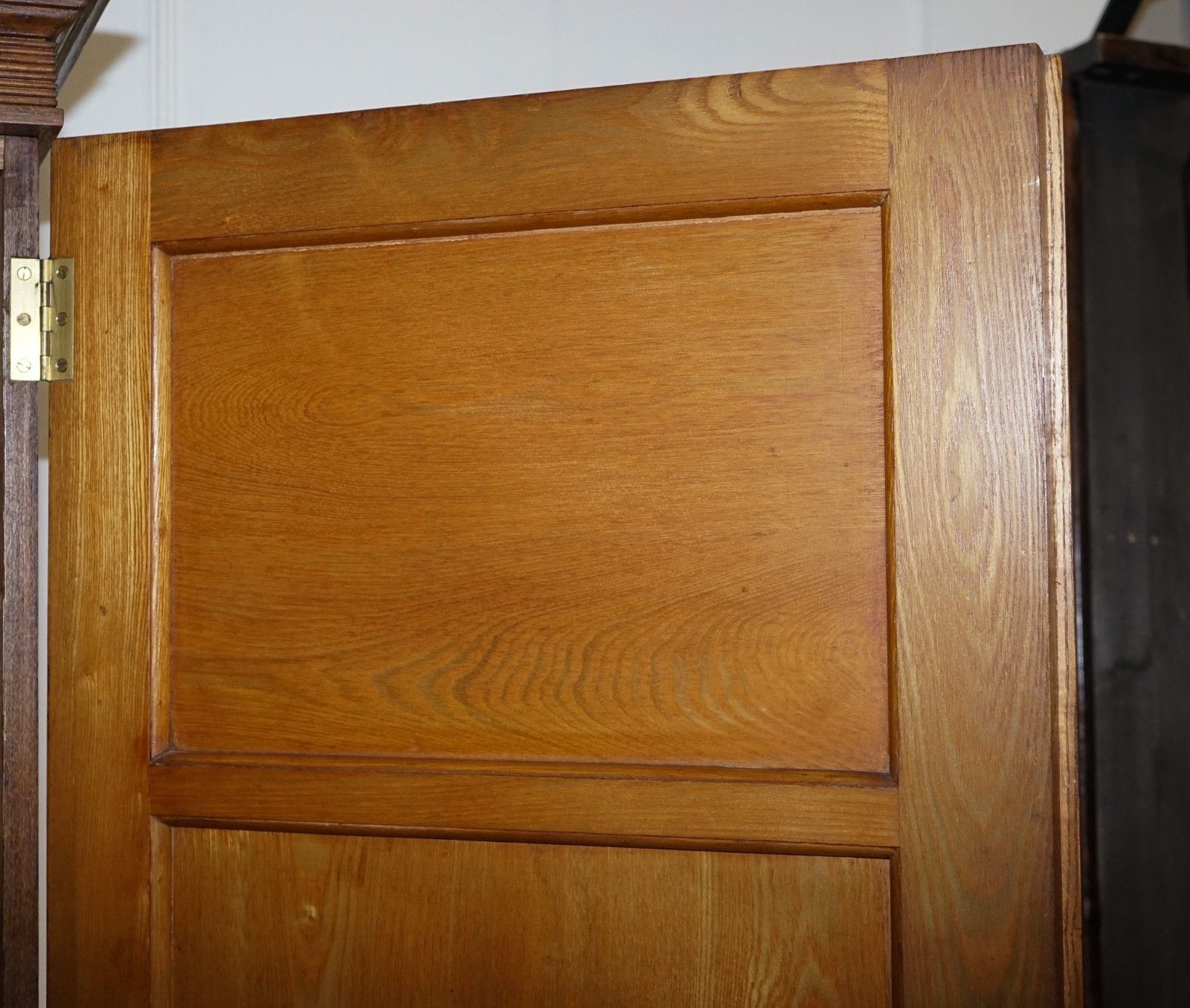 photo vintage Antique Victorian English Oak Linen Press Wardrobe With Four Drawers