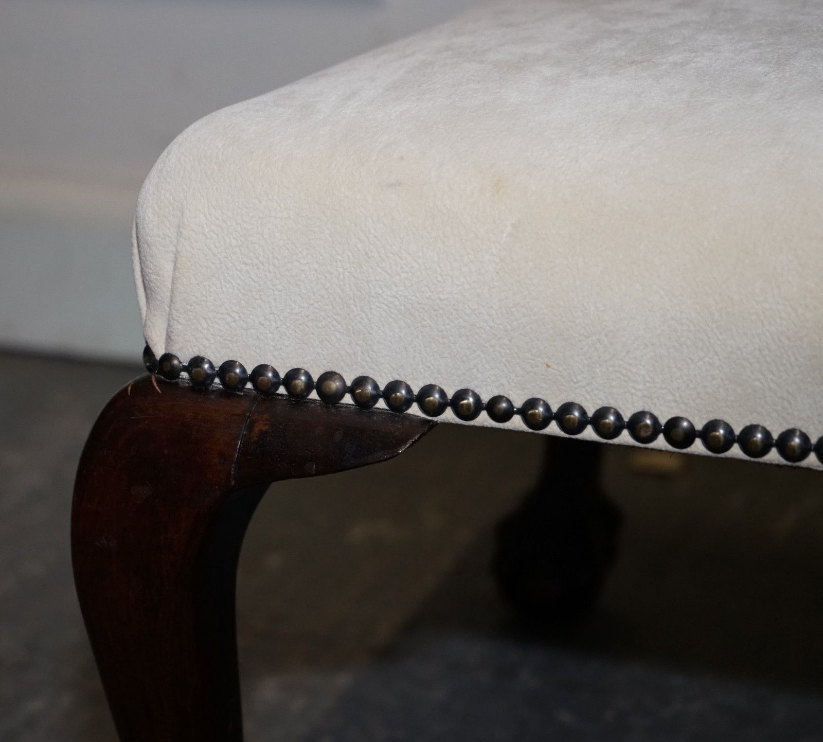 Antique Early Victorian Claw And Ball Feet Footstool With White Suede Top photo vinterior