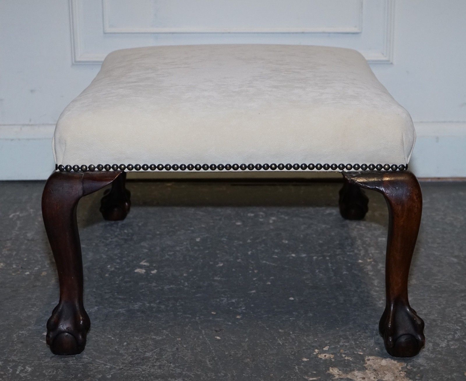 750.0 Antique Early Victorian Claw And Ball Feet Footstool With White Suede Top photo
