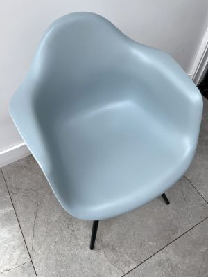 Charles Eames Daw For Vitra X4 photo Furniture