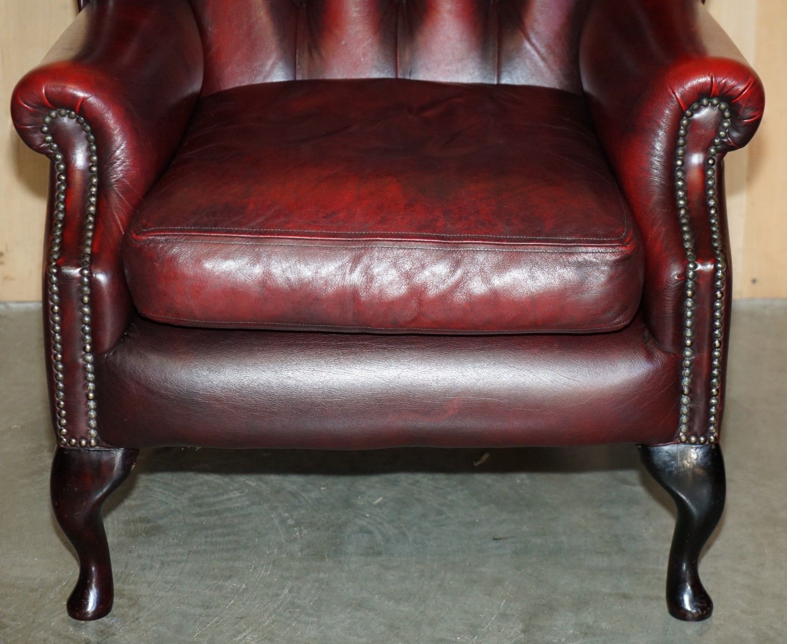 photo furniture Nice Decorative Pair Of Chesterfield Vintage Oxblood Leather Wingback Armchairs