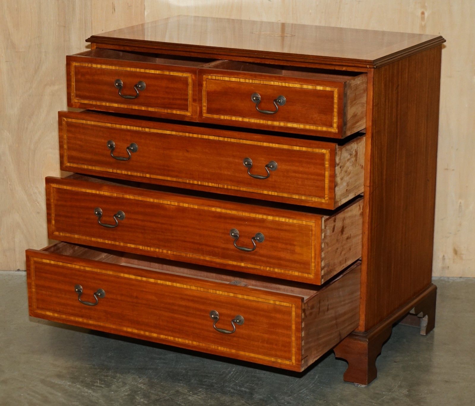 photo vinterior Pair Of Restored Mahogany & Satinwood Antique Sheraton Revival Chest Of Drawers