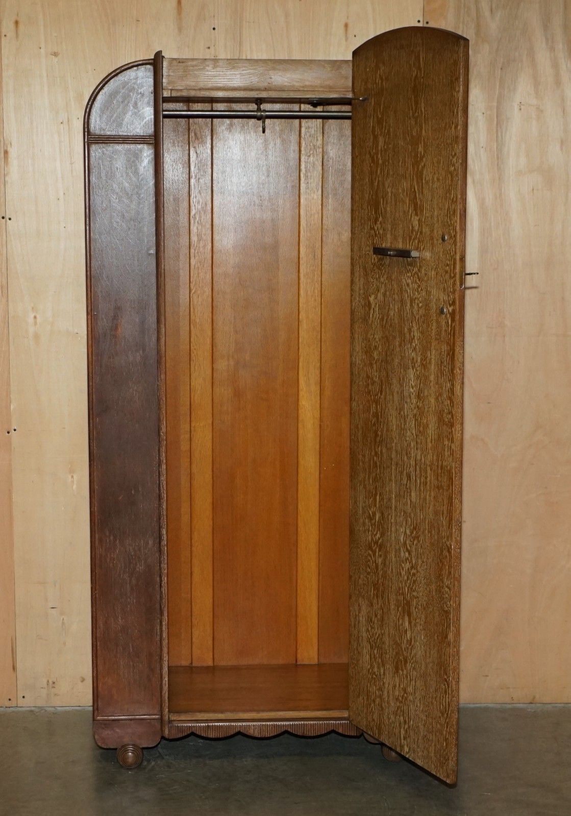 photo vintage Stunning Art Deco Heals London Limed Oak Single Wardrobe Part Of A Large Suite