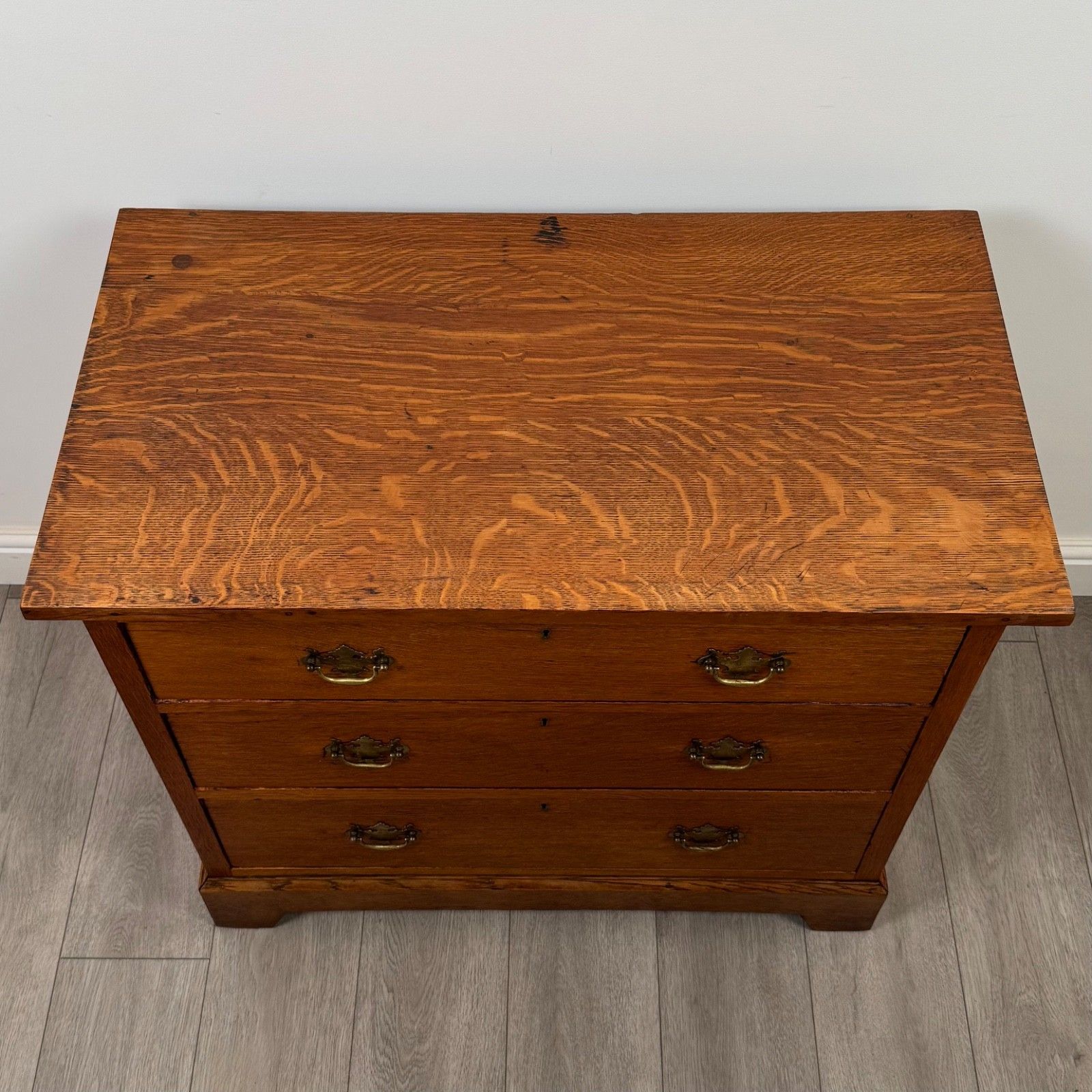 photo furniture Antique 20th Century Golden Oak Chest Of Drawers
