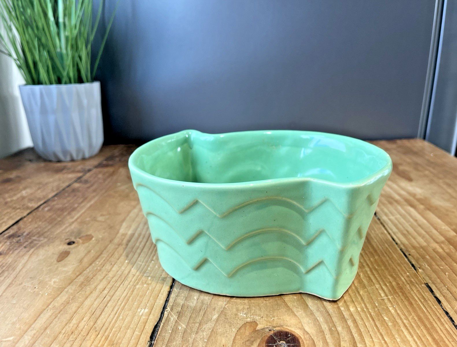photo vintage Art Deco Lovatts Langley Ware Mint Green Geometric Planter Plant Pot Vintage