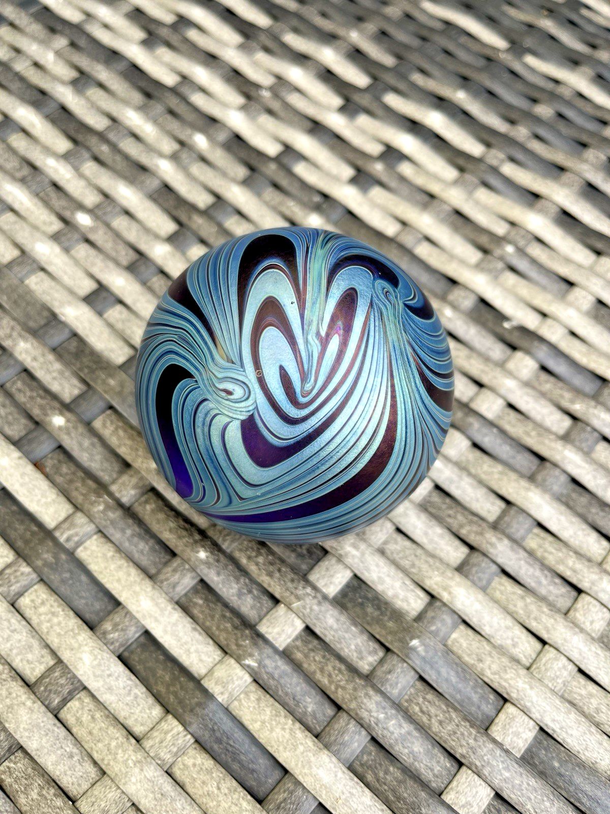 C1988 Iridescent Okra Heart Swirl Studio Glass Feathered Paperweight R Golding photo vinterior