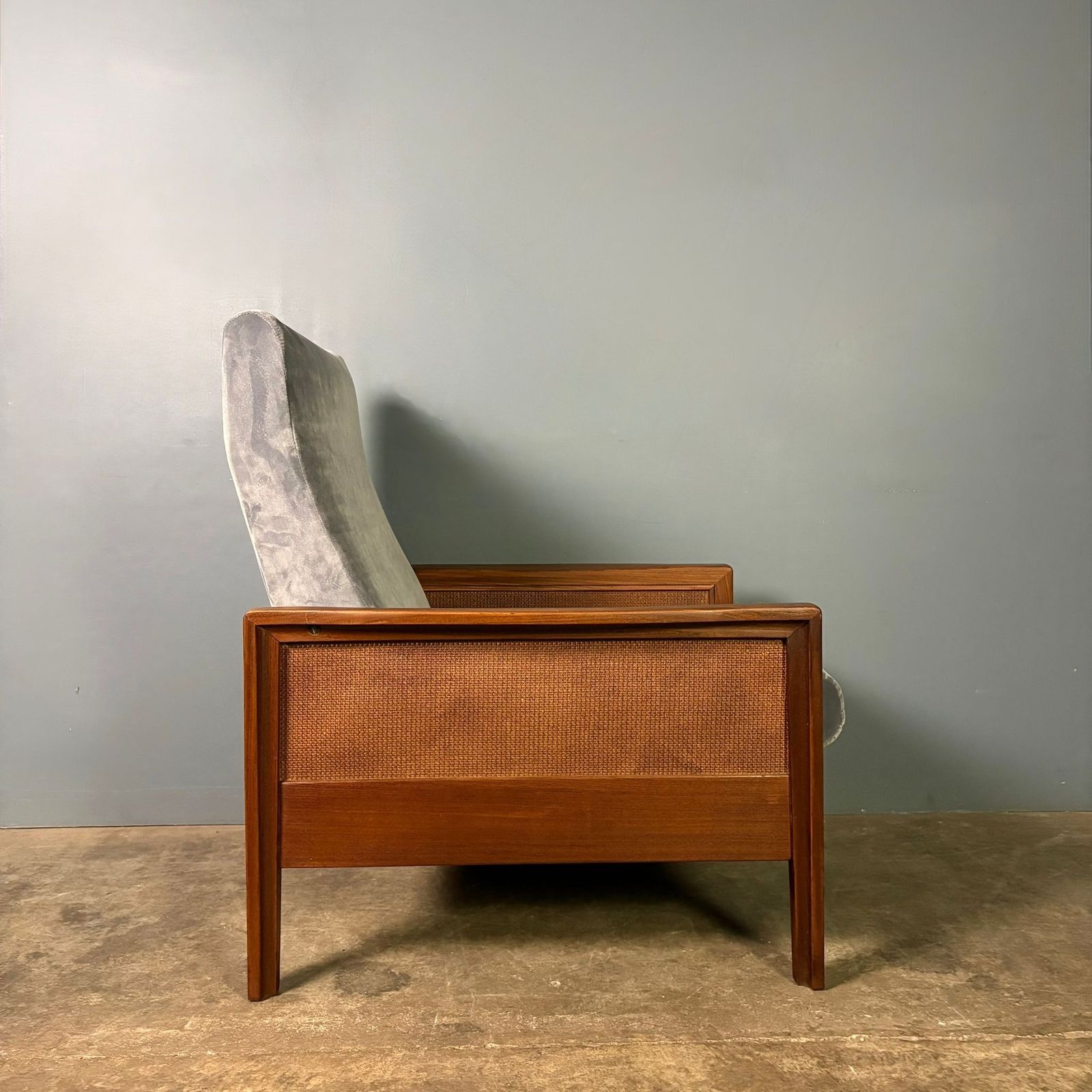 photo furniture Guy Rogers Teak Lounge Chair Mid Century Retro Mcm
