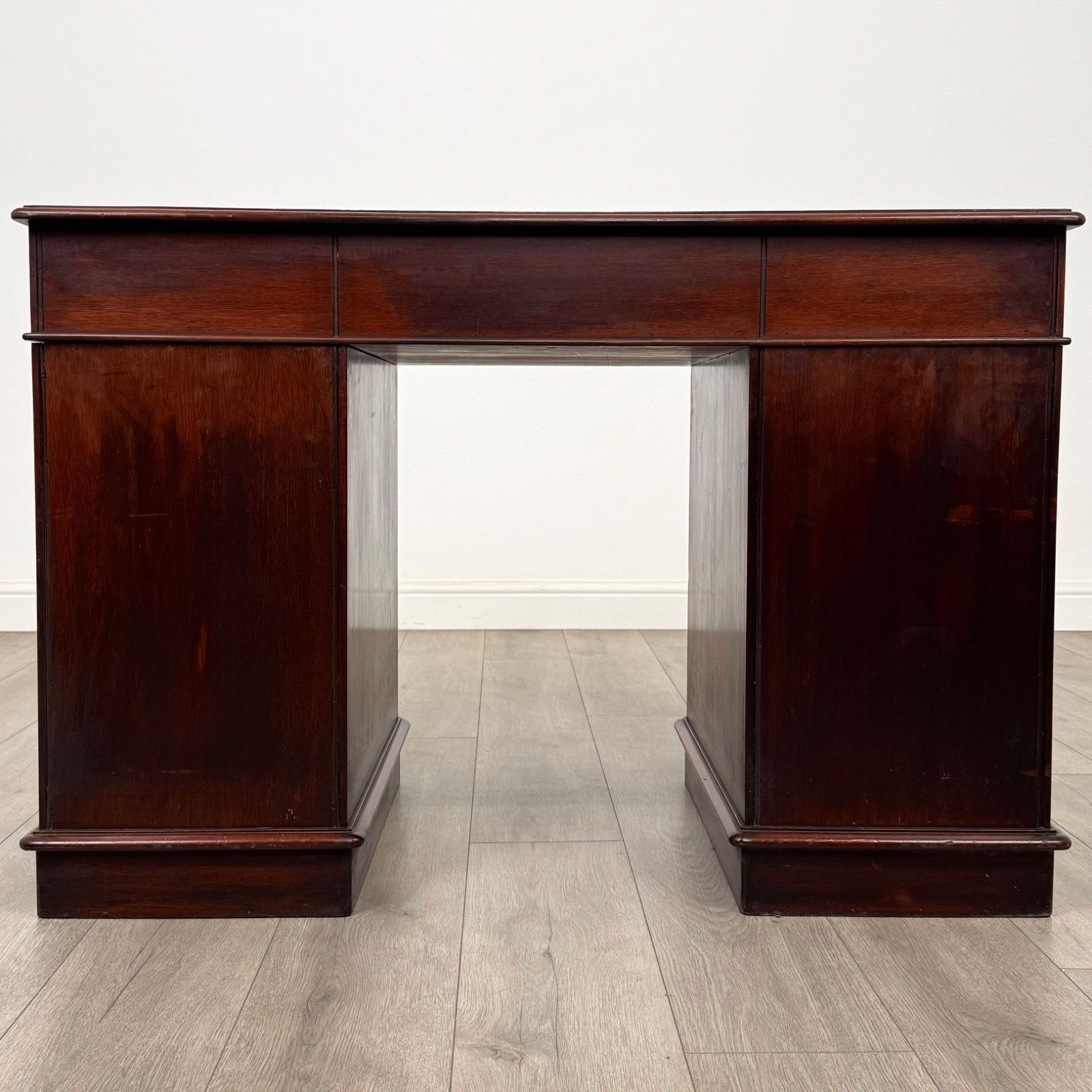 Antique 19th Century Good Quality Pedestal Desk In Mahogany photo 685.0