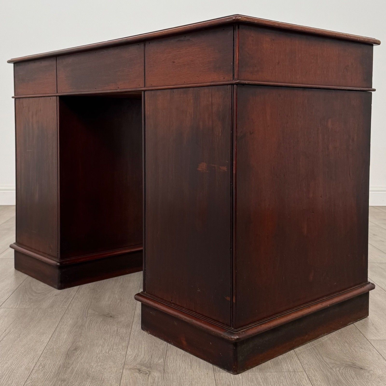 Antique 19th Century Good Quality Pedestal Desk In Mahogany photo vinterior