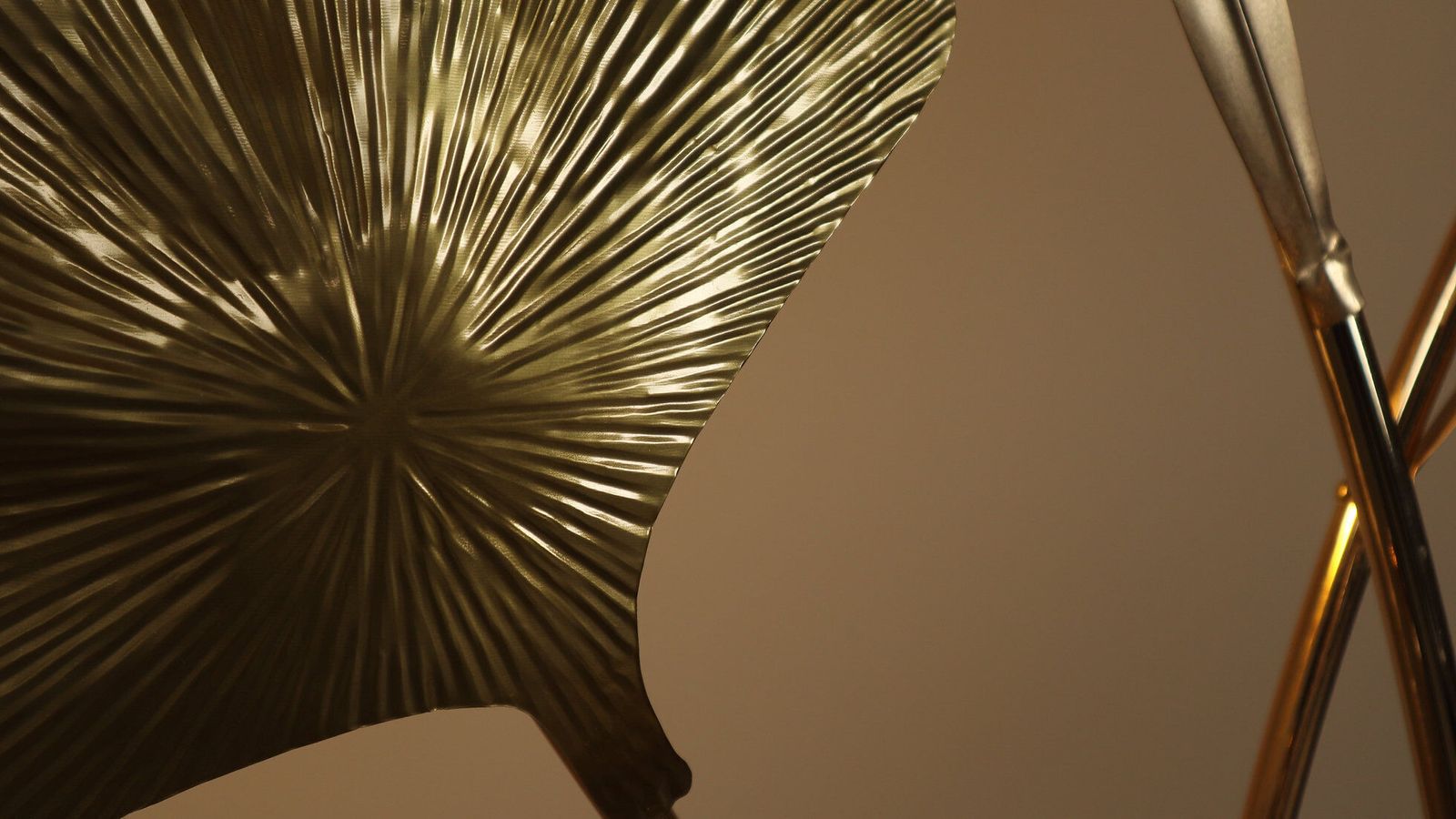 Large Brass Flamingo Floor Lamp With Sculptural Ginkgo Leaves, 1970s photo vintage