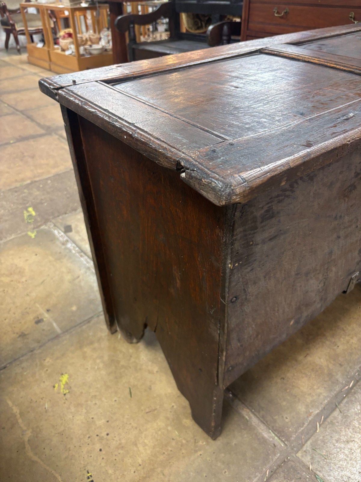 photo vinterior Antique 17th Century Oak Coffer As Found