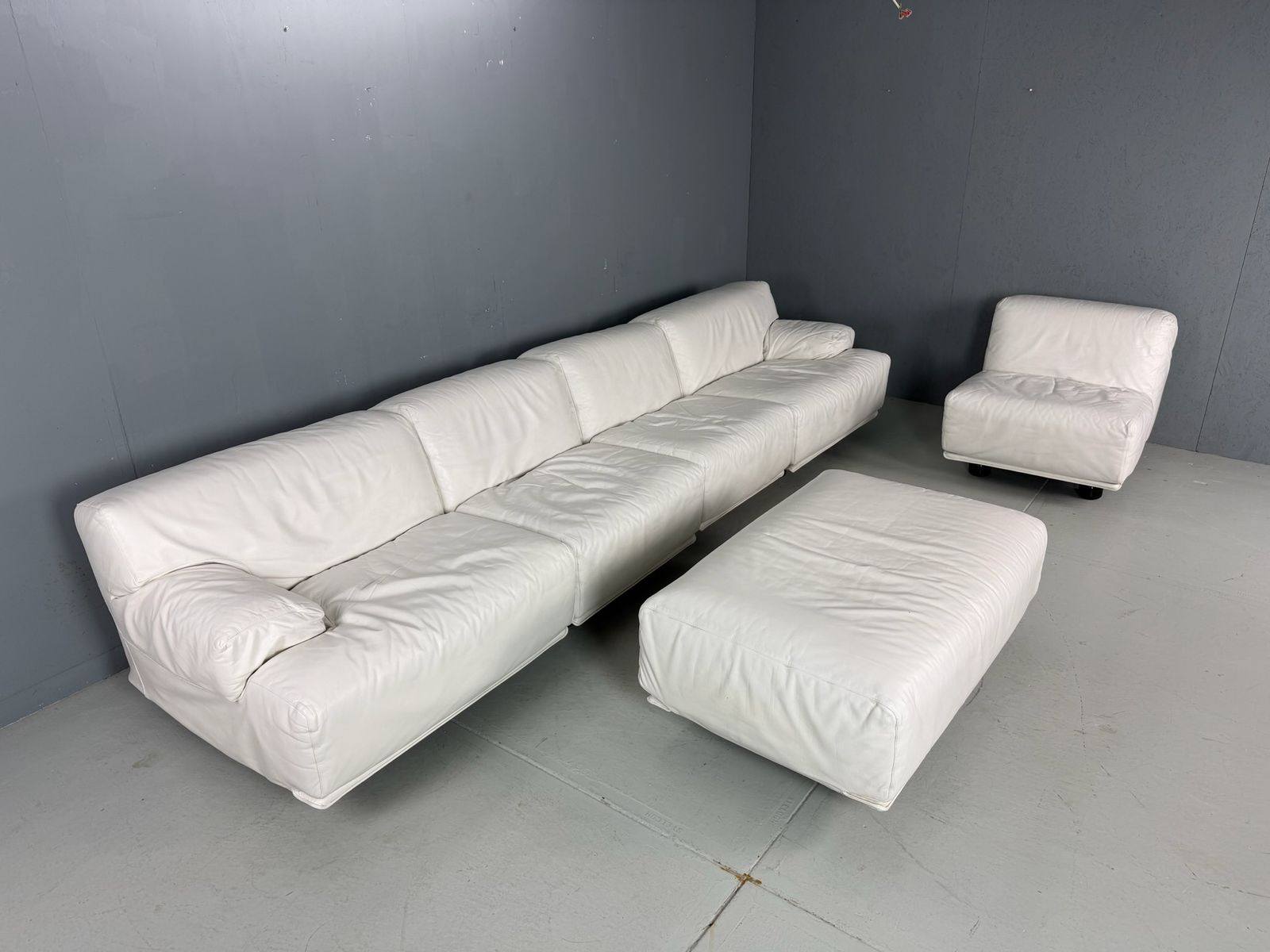 photo furniture Leather 5 Seater Sofa "Fiandra" By Vico Magistretti For Cassina, 1970, Italy