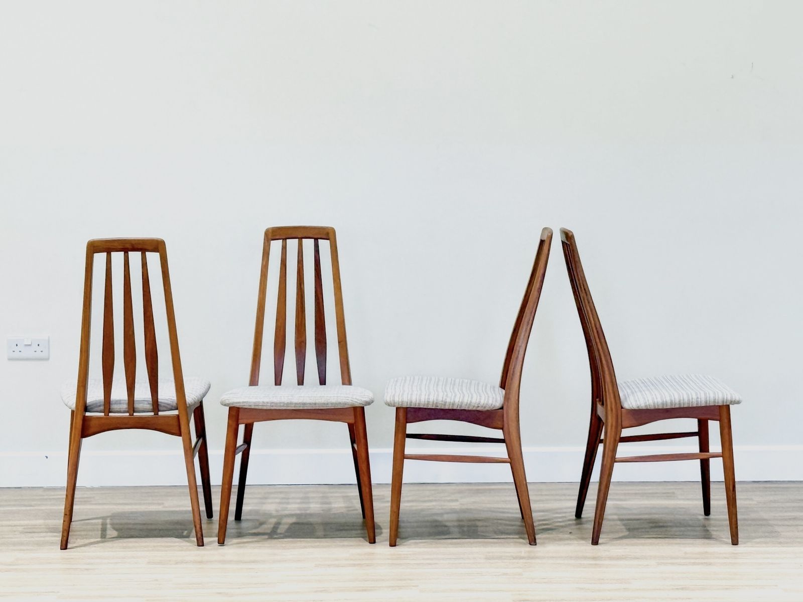 photo vinterior A Set Of Four Eva Chairs By (Koefoed Hornslet)