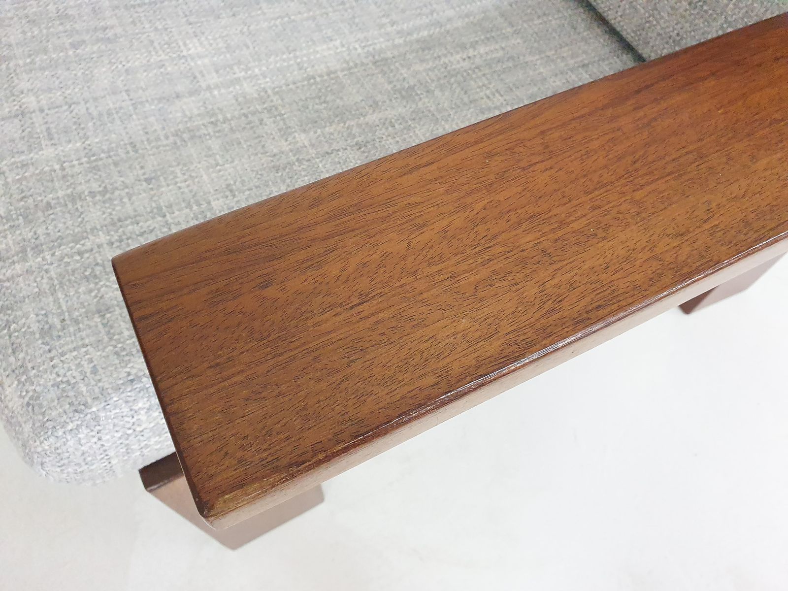 photo furniture Mid Century Minimalistische Bank In Teakhout, Toegeschreven Aan Harry De Groot Voor Leolux, Nederland, Ca. Jaren 1950