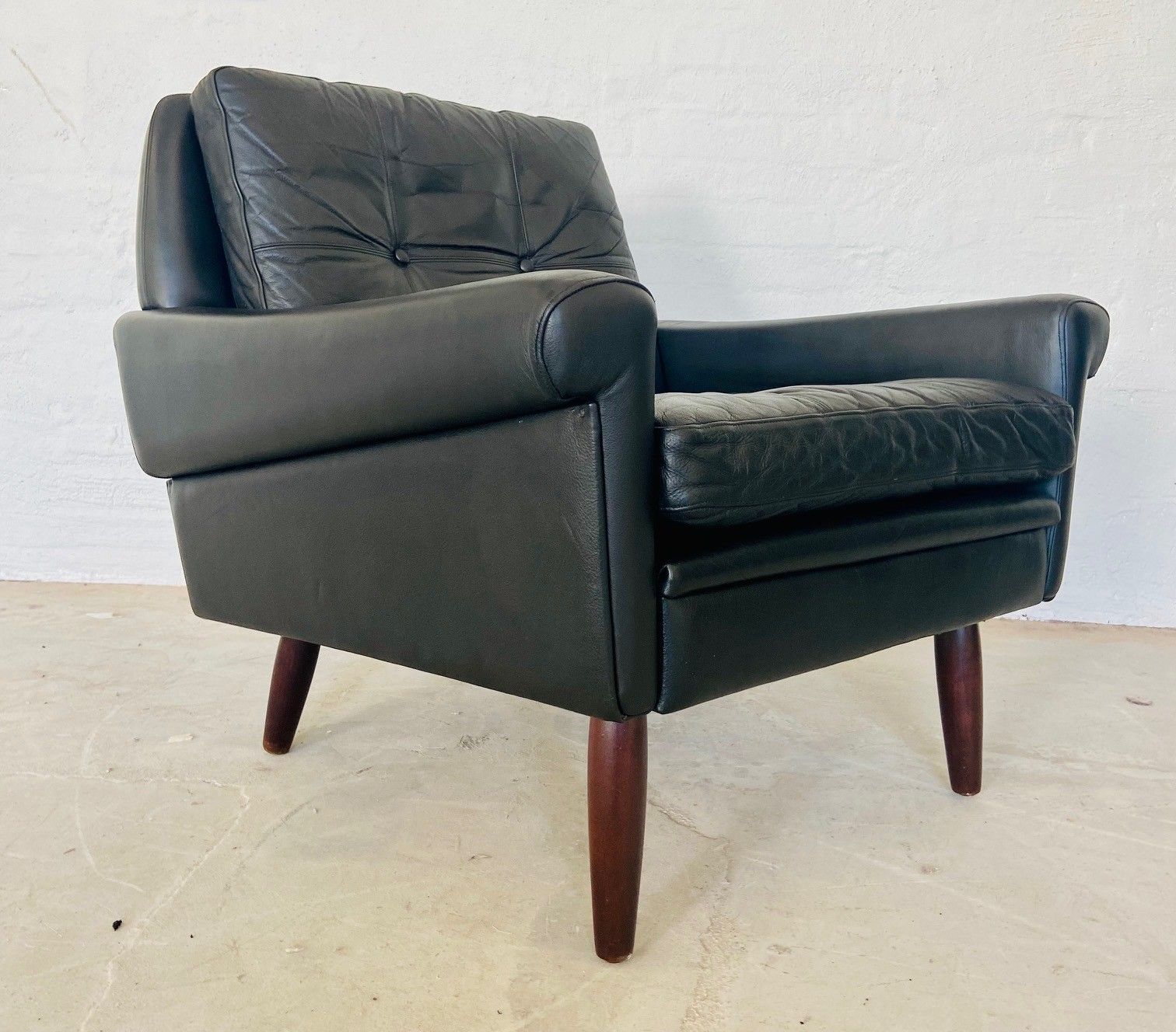 Vintage Retro Danish Mid Century Svend Skipper Black  Leather Club Chair photo for sale