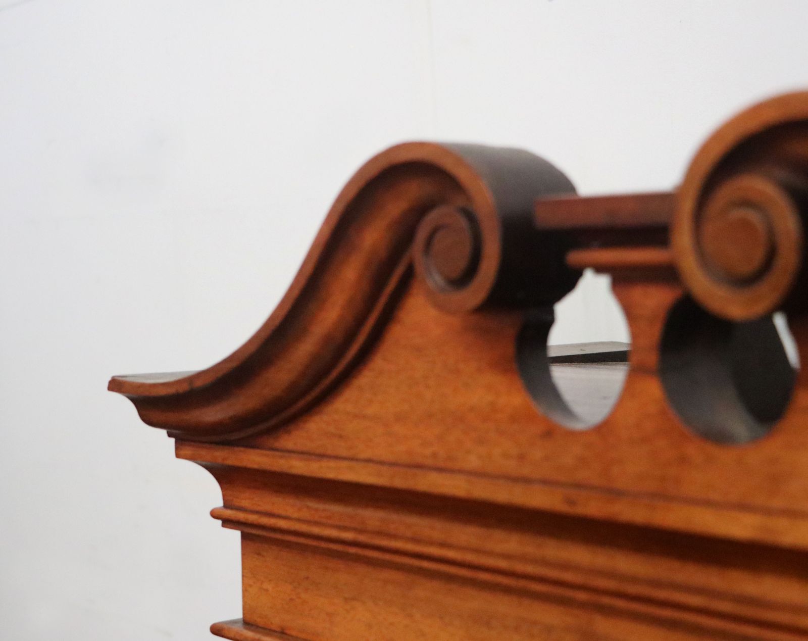 photo vinterior A Lovely American Walnut Display Cabinet Of Small Proportions.