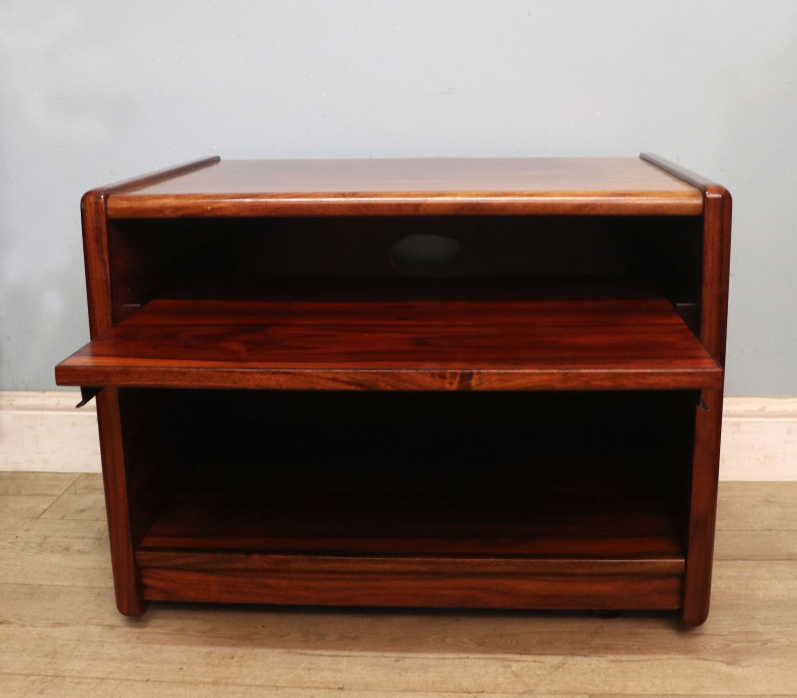 A Lovely Quality Mid Century Sumptuous Hardwood Veneered Television Stand photo 245.0