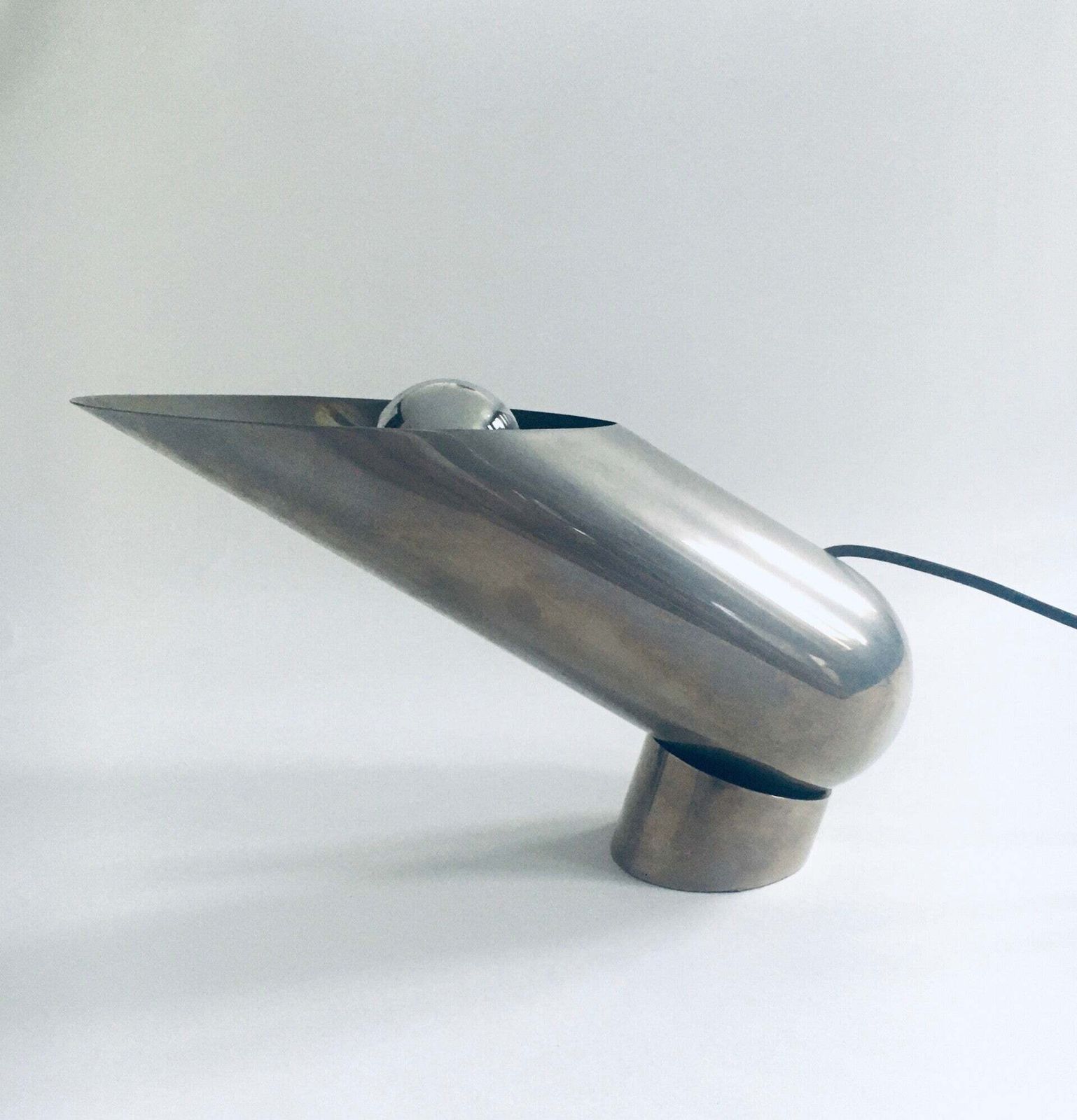 Midcentury Modern Design Adjustable Counter Balance Table Lamp, Italy 1960's photo Lighting