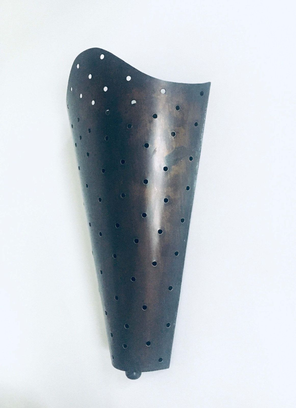 Postmodern Design Messing Geperforeerde Wandlamp, Italië Jaren 1980 photo furniture