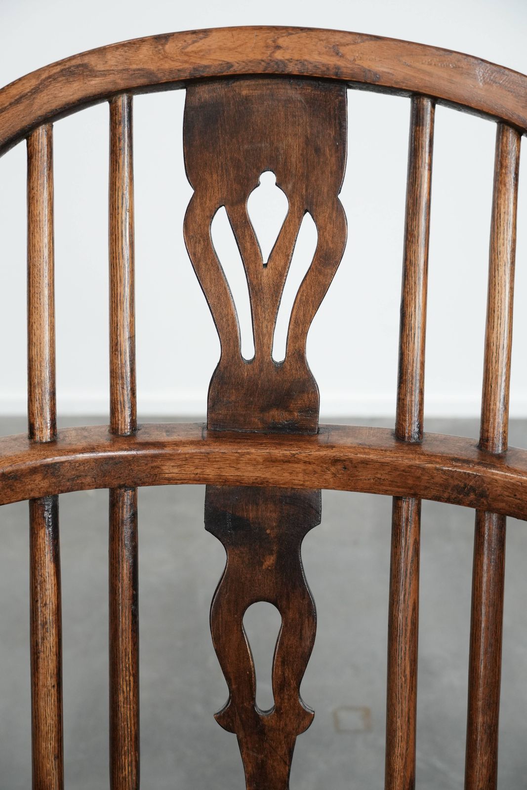 Furniture Antique Set Of 4 English Windsor Lowback Chairs With Character, Beautiful Color Scheme And A Lovely Patina photo
