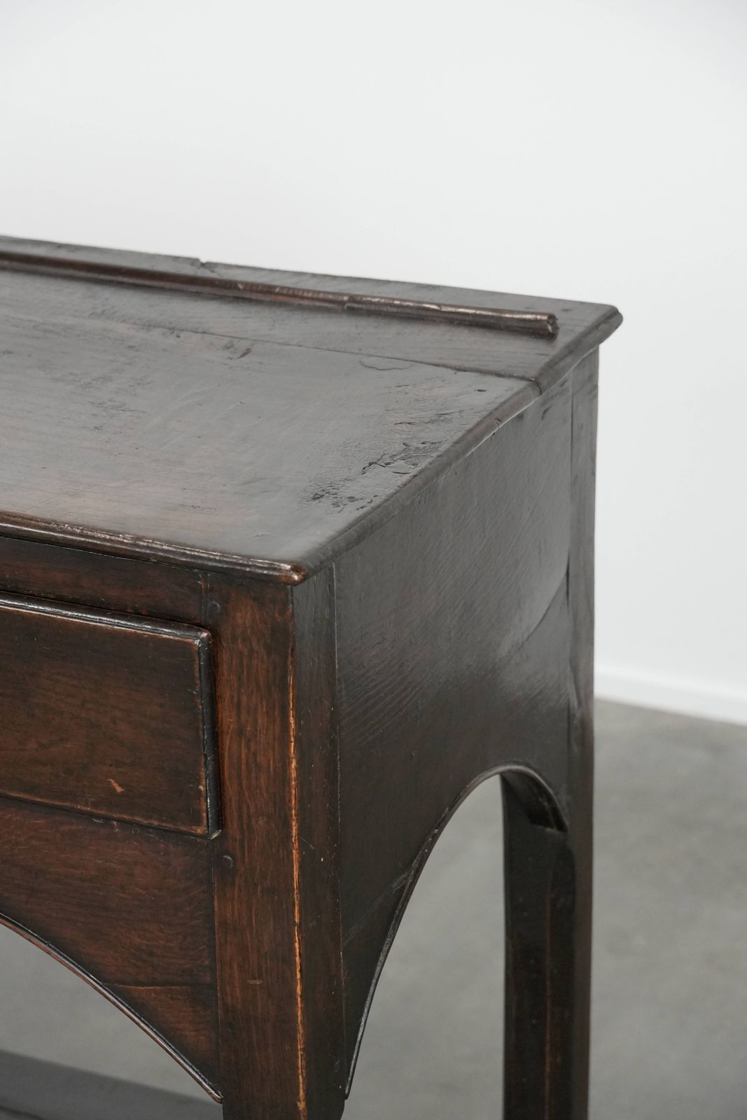 photo furniture Antieke 18e Eeuwse Engelse Sidetafel/Dressoir Van Eiken Met Mooie Patina