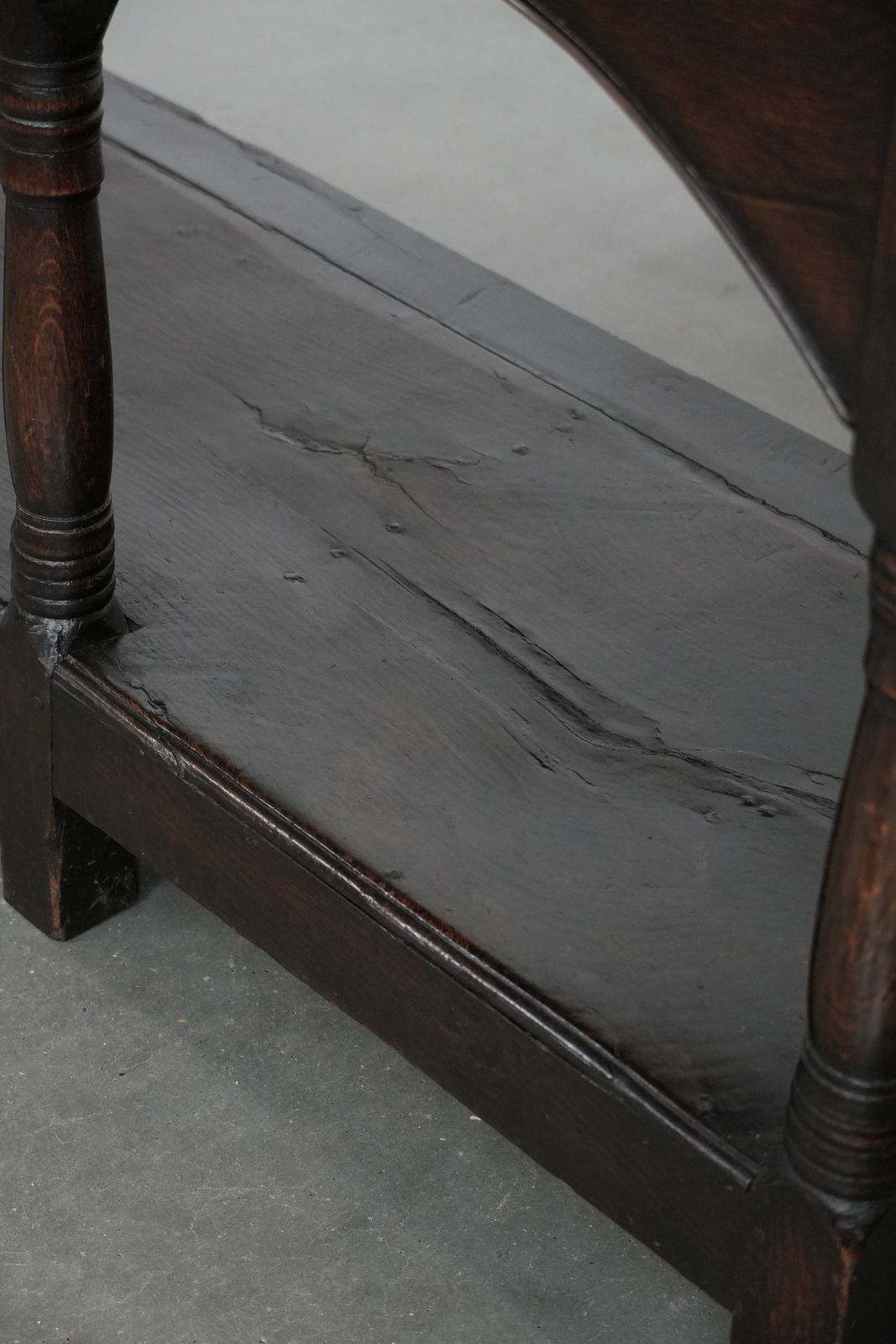 3146.0 Antieke 18e Eeuwse Engelse Sidetafel/Dressoir Van Eiken Met Mooie Patina photo