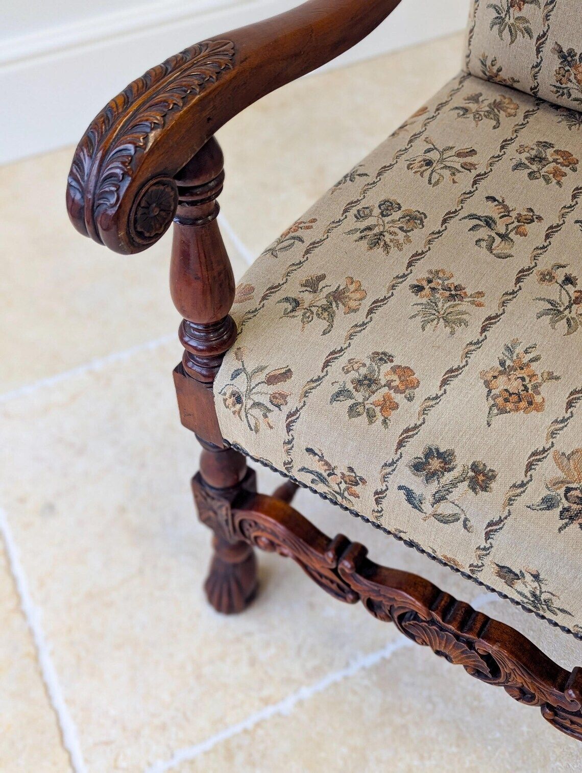 photo vintage Pair Of Antique Late Victorian Walnut Armchairs C.1890