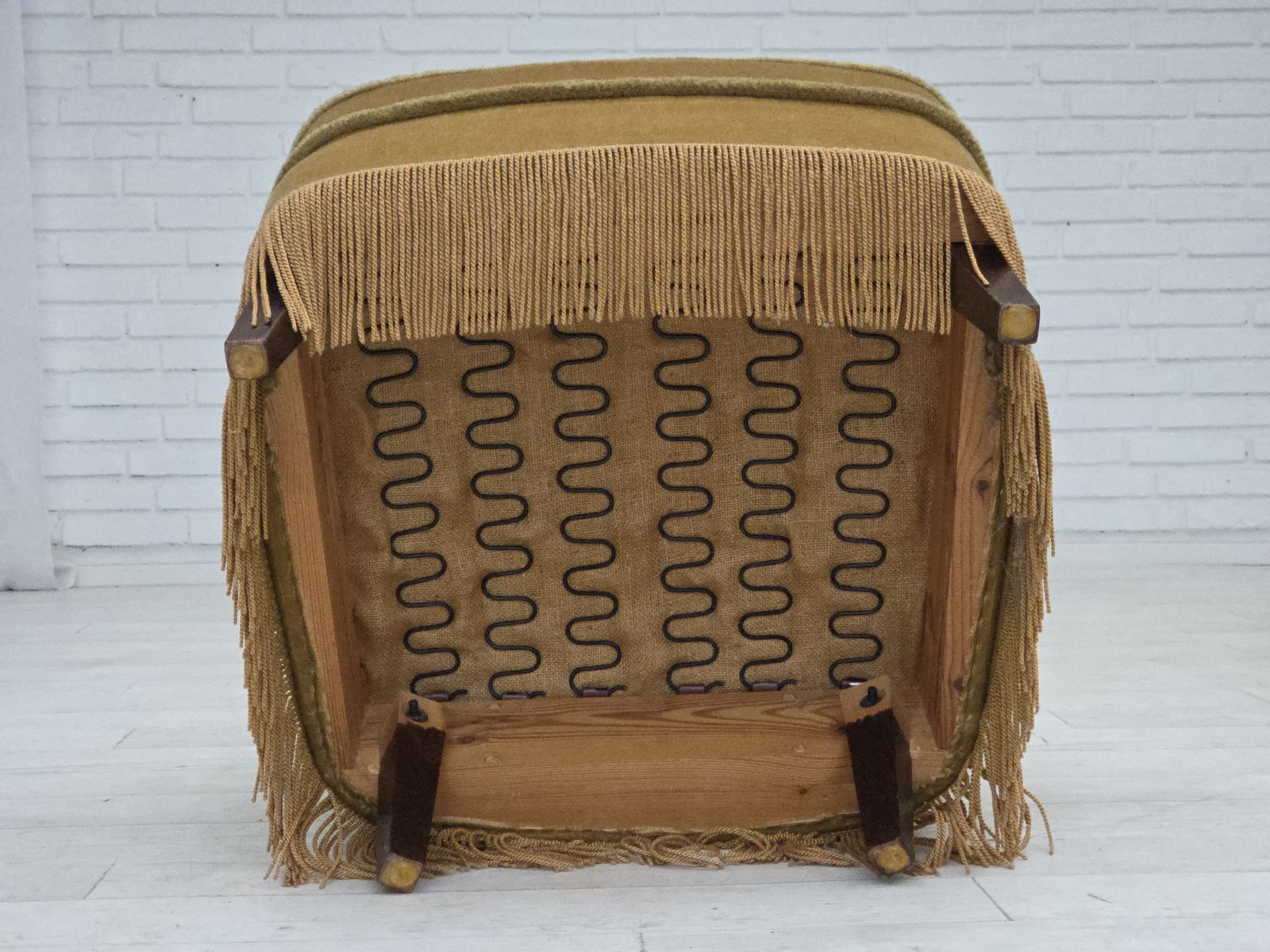 950.0 Ca. Jaren 1970, Deense Fauteuil, Lichtgroene Meubelvelours Bekleding. photo