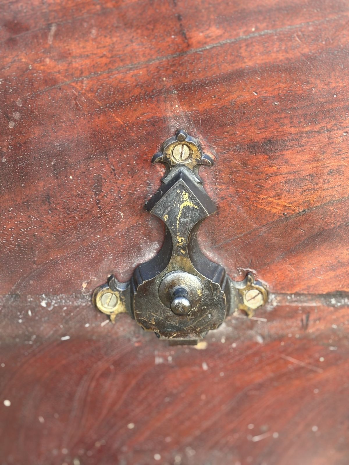 photo furniture 18th Century George III Period Mahogany Pie Crust Edge Tripod Table