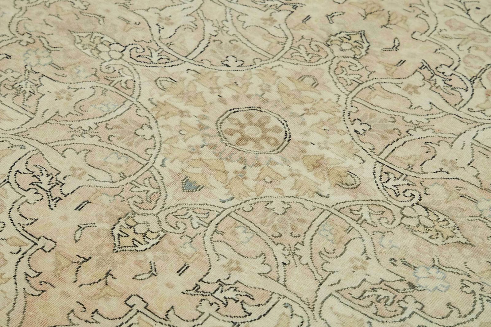 6x9 Hand Knotted Turkish Wool Rug photo 775.0