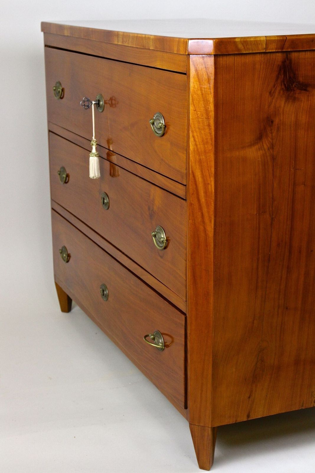 photo vintage 19th Century Biedermeier Chest Of Drawers, Cherrywood, Austria Circa 1830
