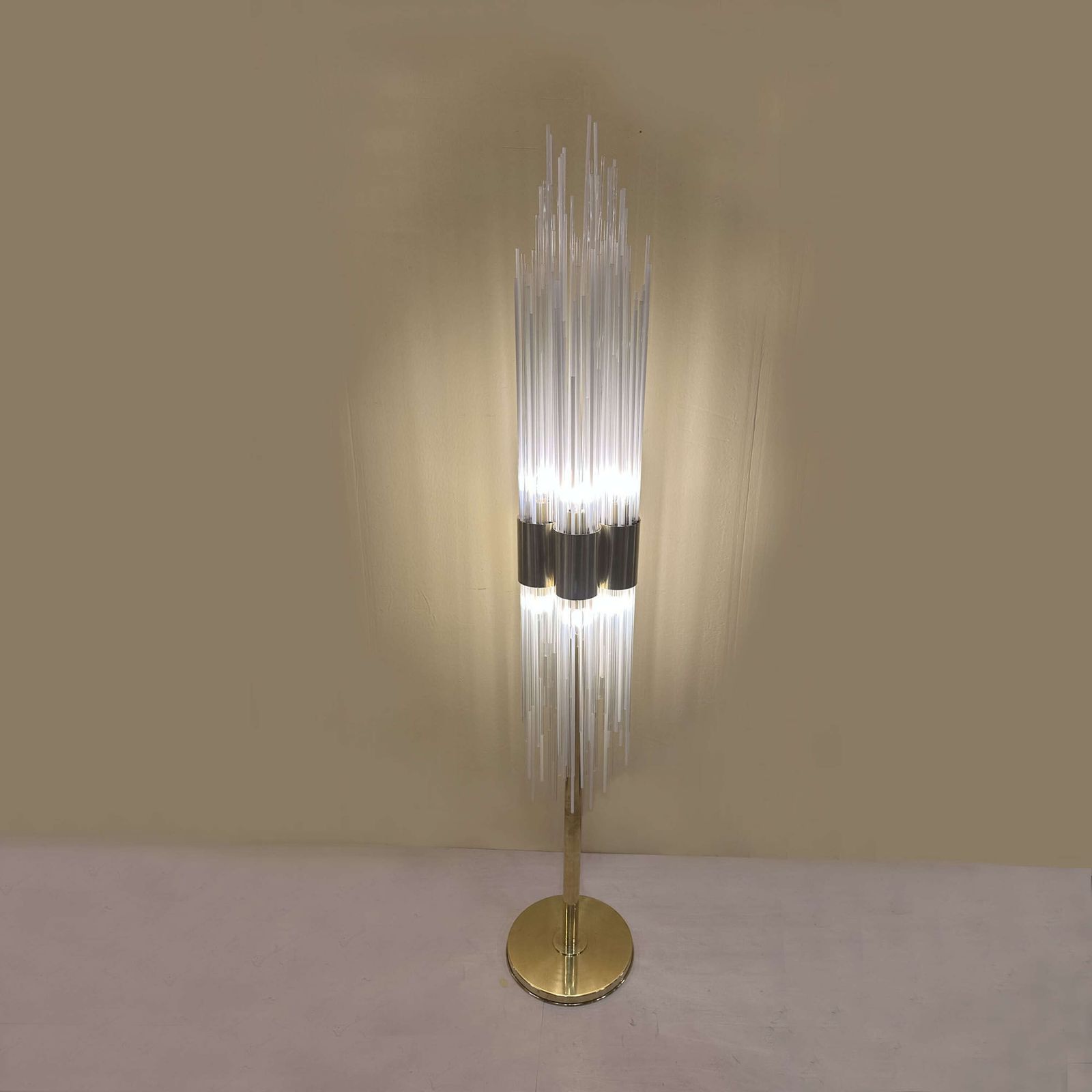 photo vinterior Floor Lamp Attributed To Carlo Nason 1960s Brass And Fountain Of Glass Strands
