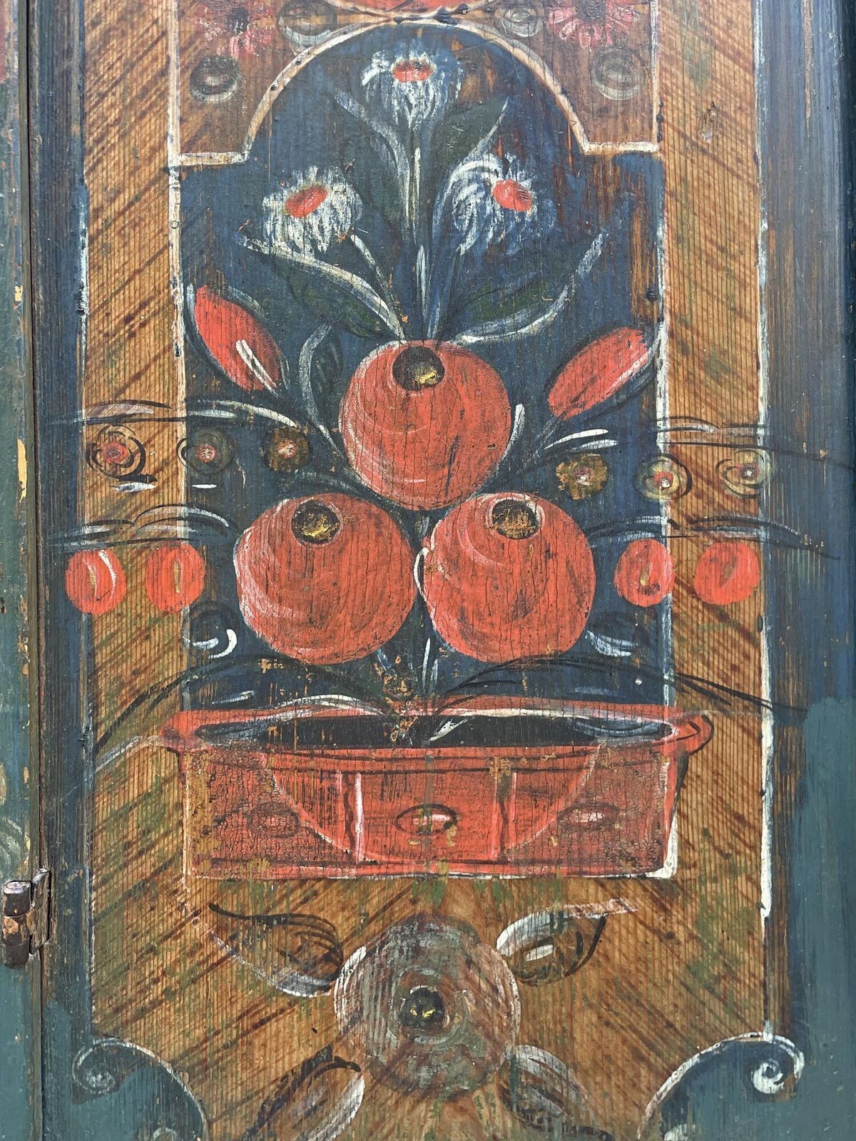 photo vintage Blue Floral Painted Cupboard   Early 19th Century