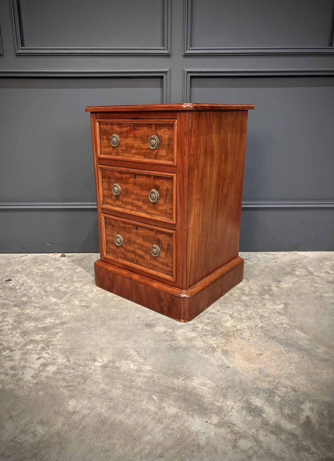 Pair Of Victorian Mahogany Bedside Chests photo vinterior