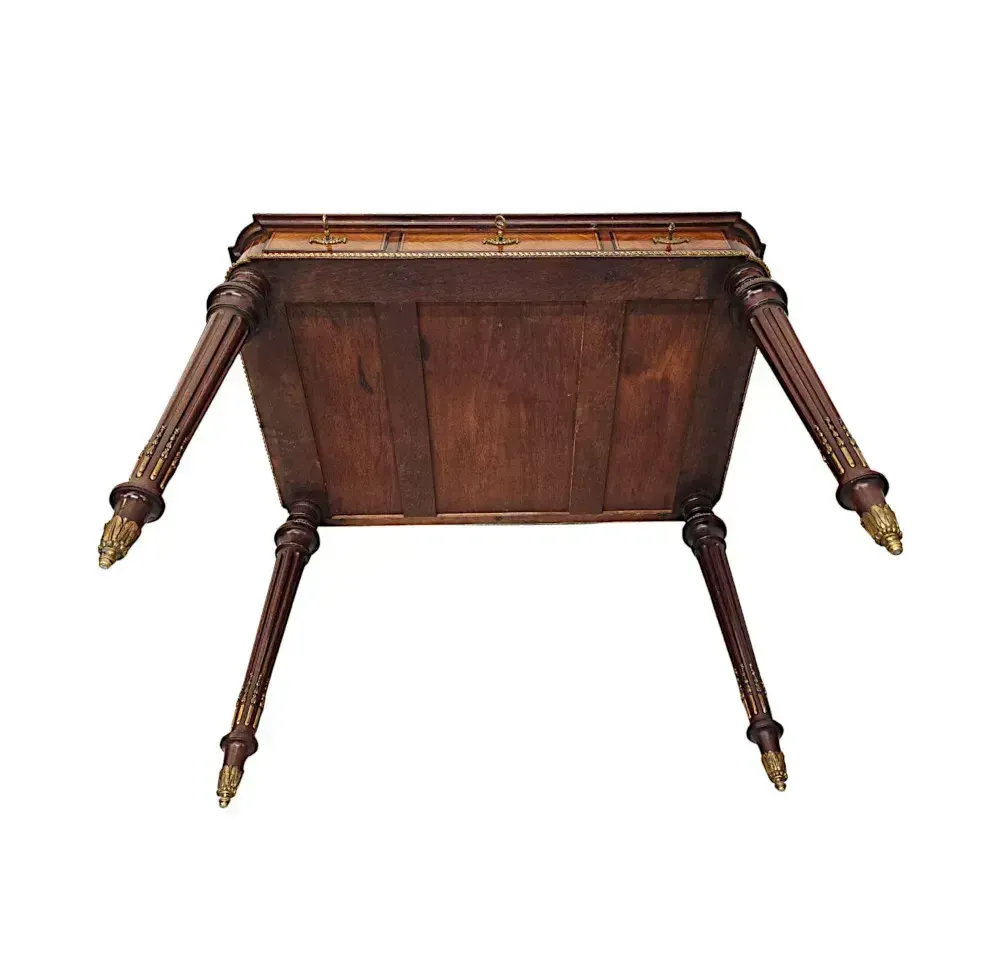 photo vintage A Very Rare Neat Size 19th Century Leather Top Writing Desk With Ormolu Mounts