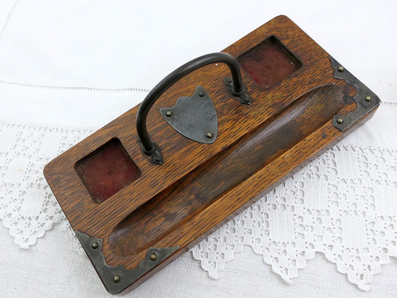 Antiek Engels eiken inktstelletje met pennenhouder, draaggreep en helder glas – toebehoord aan Ck Aicher – retro stijl, kantoorobject uit Engeland photo buy