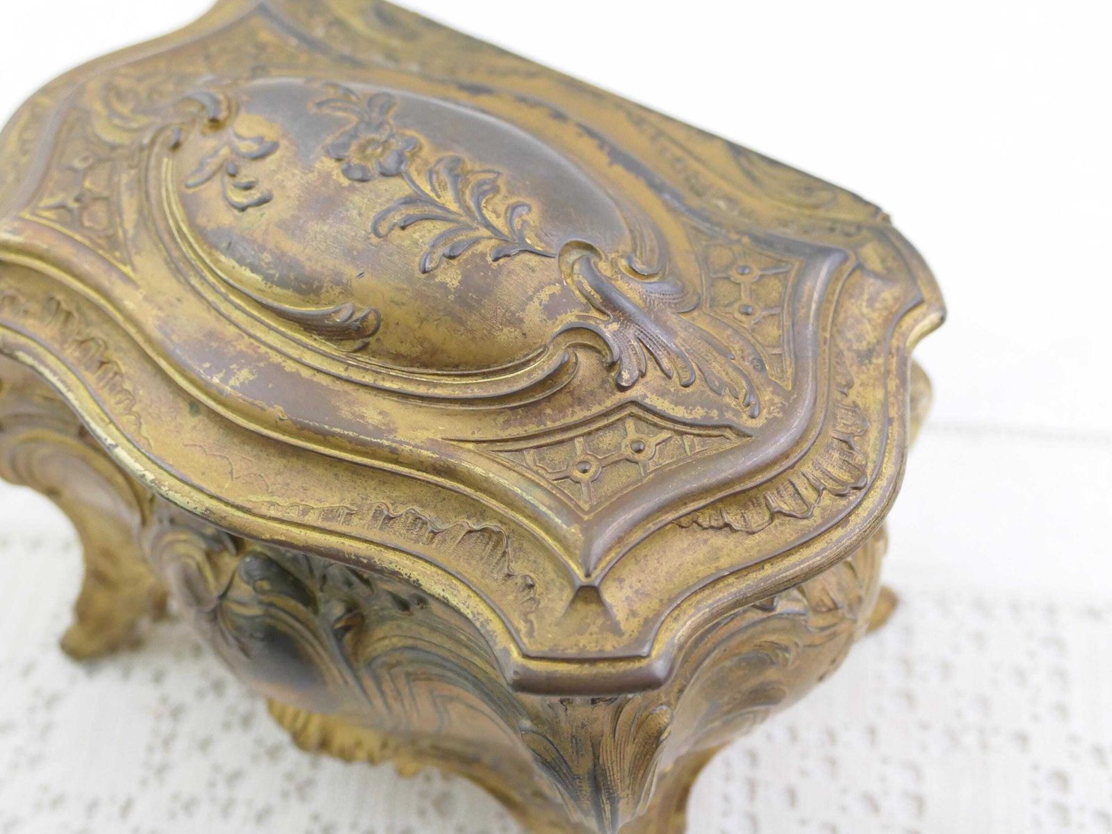 Antique French Worn Gold Plated Bronze Ornate 4 Legged Jewelry Box, Retro Rococo Style Casket France, Parisian Versailles Brocante Decor photo vintage